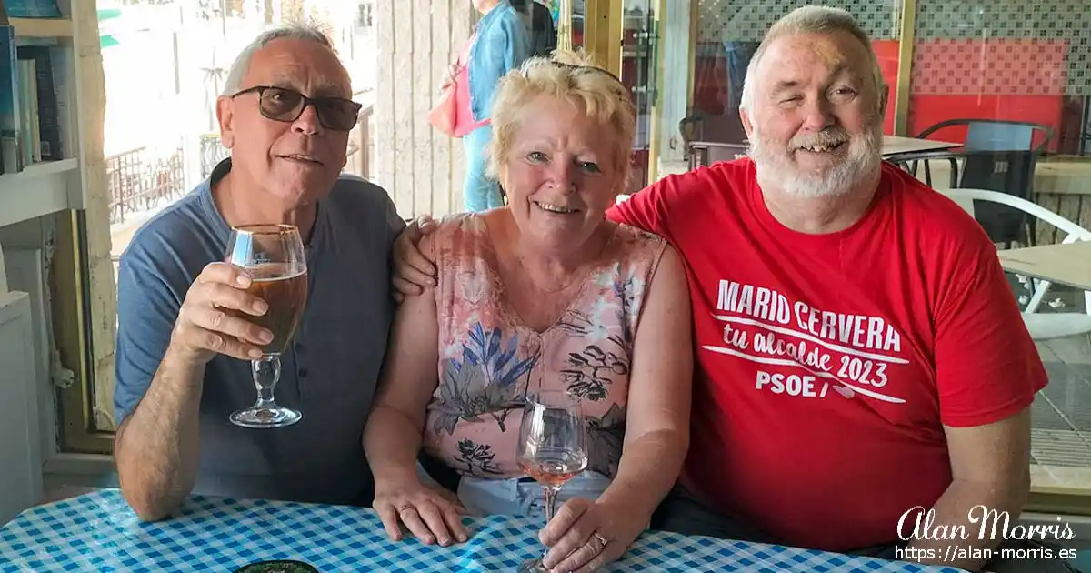 Vince and Jan Chalky with Alan Morris in La Playa Bar.